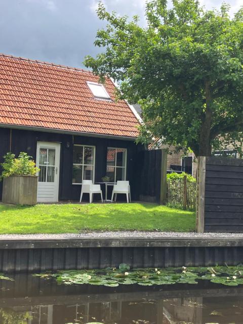 Knus appartement aan het water in Jorwert