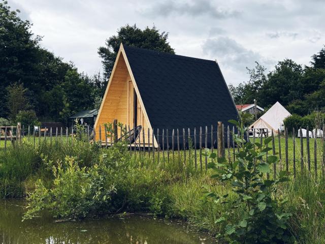 A-Frame Vijverhuisje met uitzicht over de vijver