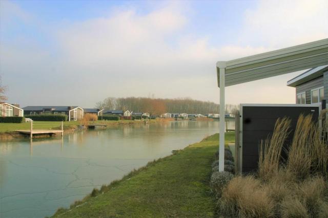 Gezellig ingerichte woning met uitzicht op het meer 32