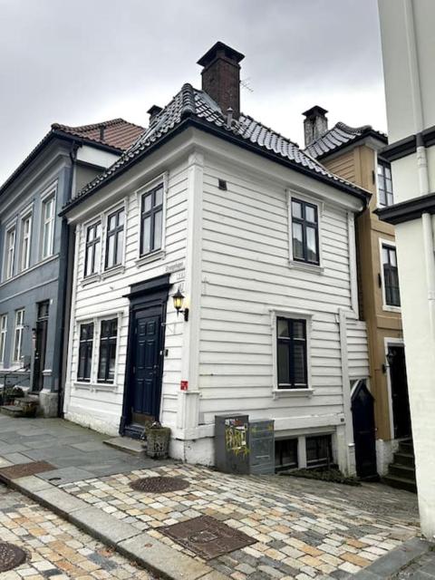 Cozy apartment in popular street