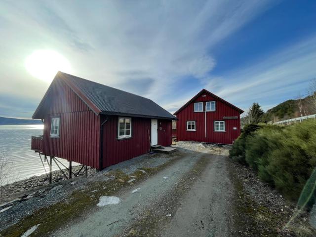 Vågen Fjordbuer - Snekkerbua