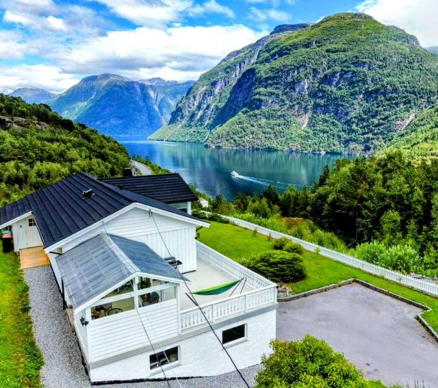 Fjellhagen - Geirangerfjord view