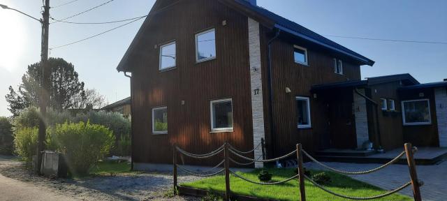 Leilighet i egen bolig nær togstasjonen, 30 min til Oslo og Gardermoen flyplass