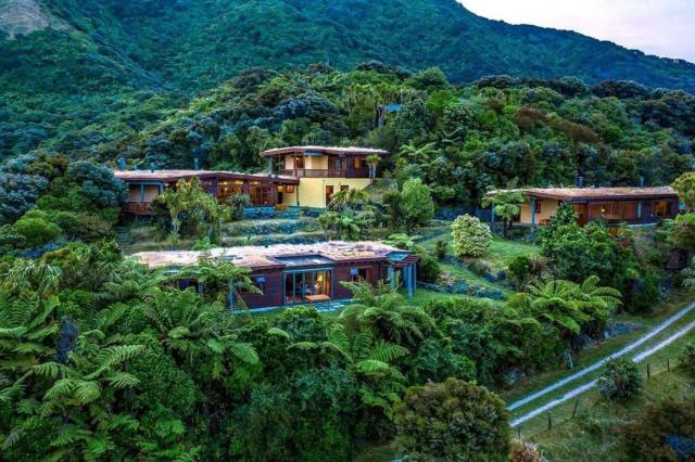 Whare Aroha: Retreat to Wellness