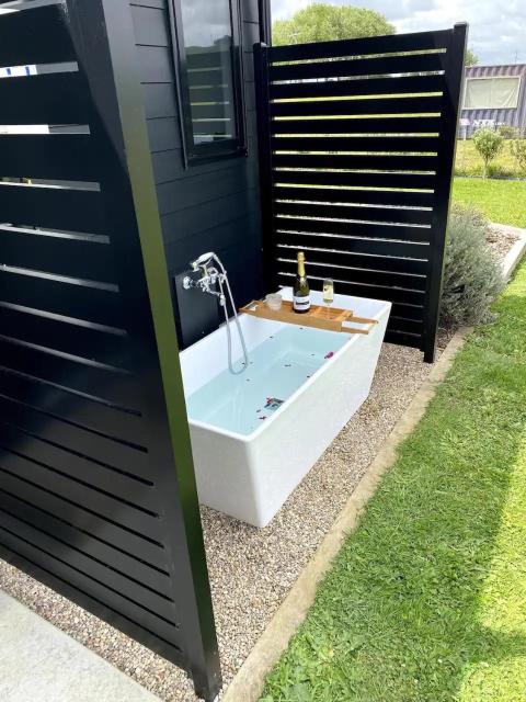 Soul Sanctuary, with outdoor bath