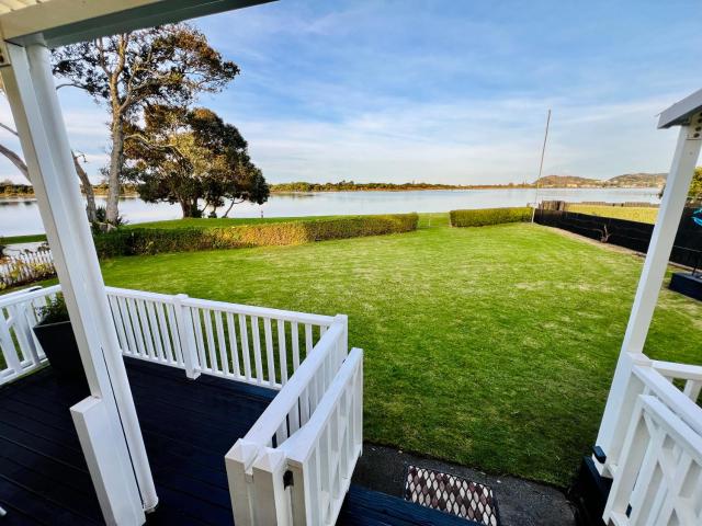 Monarch Cottage on the Estuary