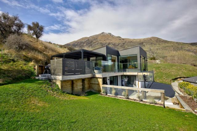 Heaven on Noble - Luxury Family Home - Queenstown