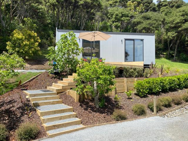 Te Henga Hideaway