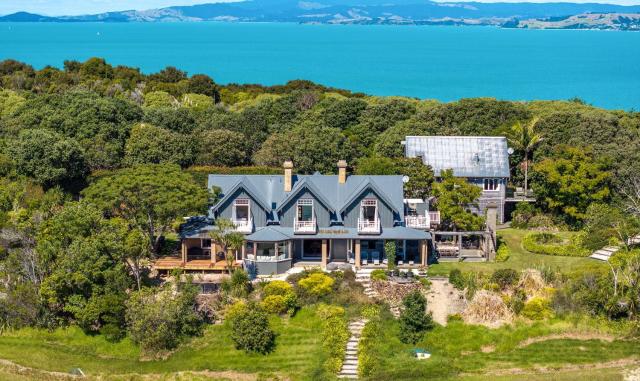 Puriri Valley Estate, Church Bay - Be My Guest Waiheke