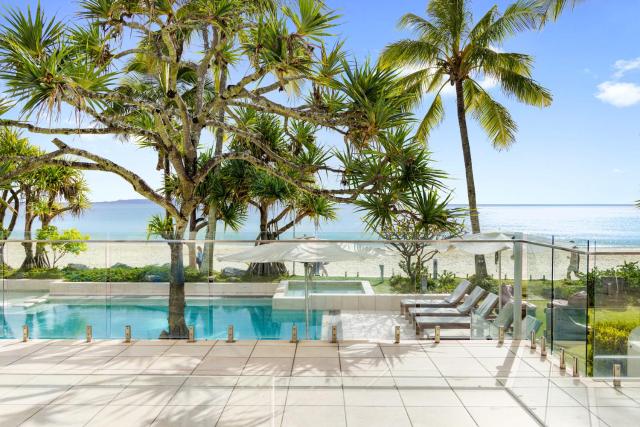 Beachfront Bliss, Ocean Views & Pool Access