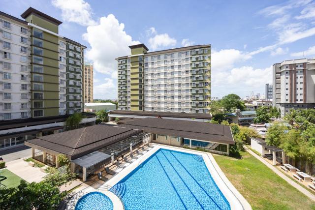 Studio Unit Near IT Park, SM and Ayala with Pool, Balcony and Fast Wifi