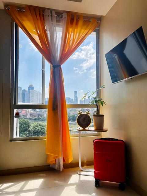 Cozy 1BR with BGC View Gym and Pool Included