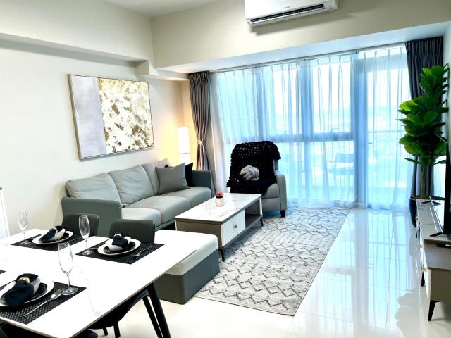 Luxury 120sqm suite Uptown BGC with spectacular balcony view