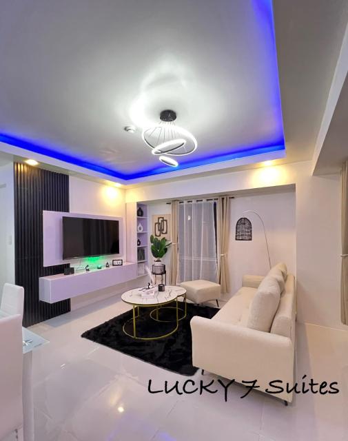 LUCKY 7 Suites