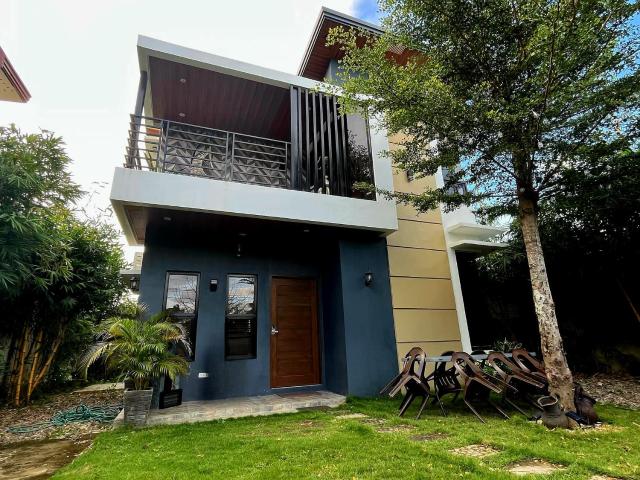 4 bedrooms Villa AR3 Vacation House -close to Silay Airport