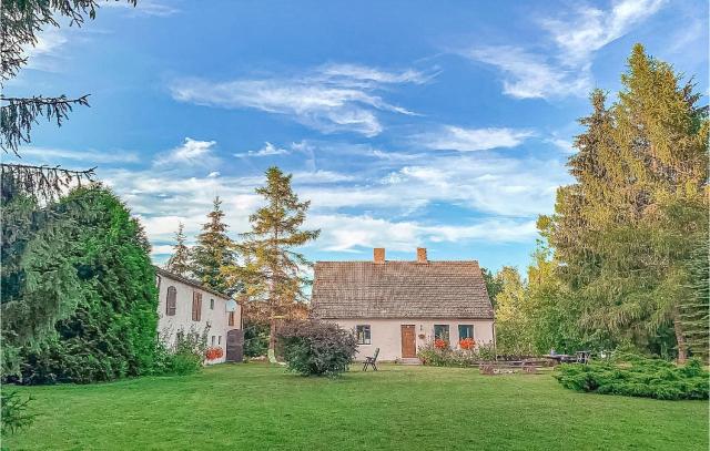 Gorgeous Home In Sarnikierz