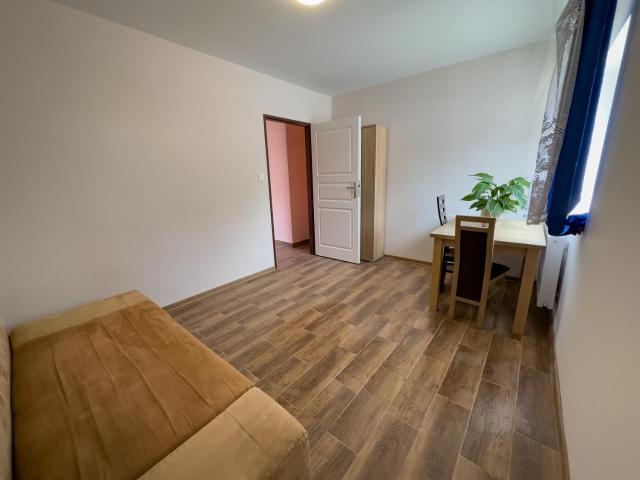 Apartament 4 osobowy obok Szpitala Brzeziny 2 pokoje Prywatna łazienka i kuchnia 32m2