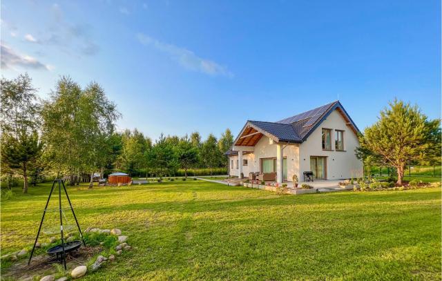 Lovely Home In Nowa Wies Ostródzka With Kitchen