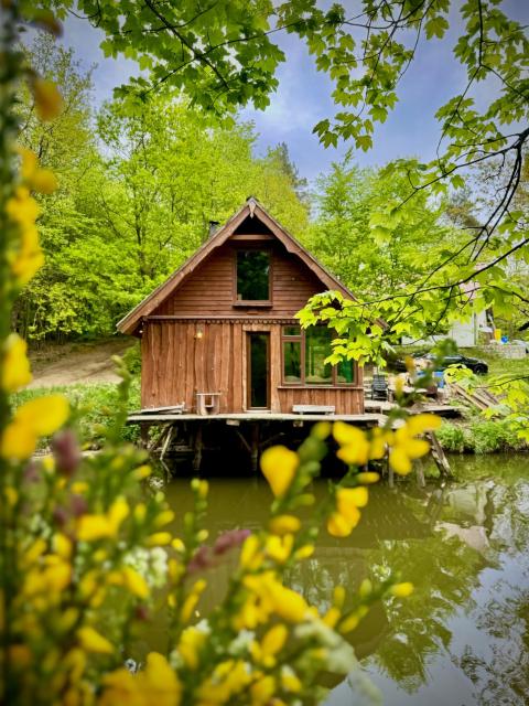 Leśna Chatka z prywatnym stawem, jezioro, sauna