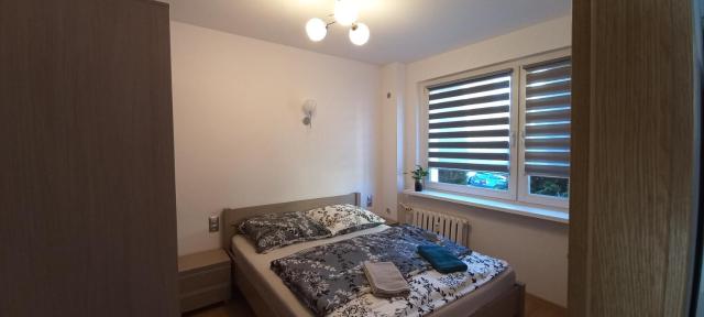 Apartament JUKI, obok Katowice Wynajem na doby, krótkoterminowy, 2 pokoje balkon, 50m2,- po kapitalnym remoncie 2-ga sypialnia jest częścią salonu