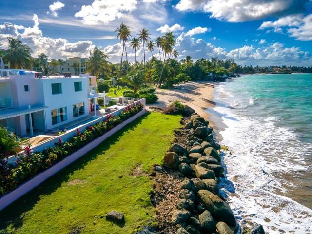 Casa del Mar - Large Ocean Front Home on Sandy Beach With Pool