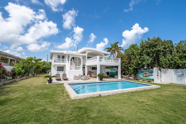 Casa Blanca - Exclusive Oceanfront Villa with Large Pool