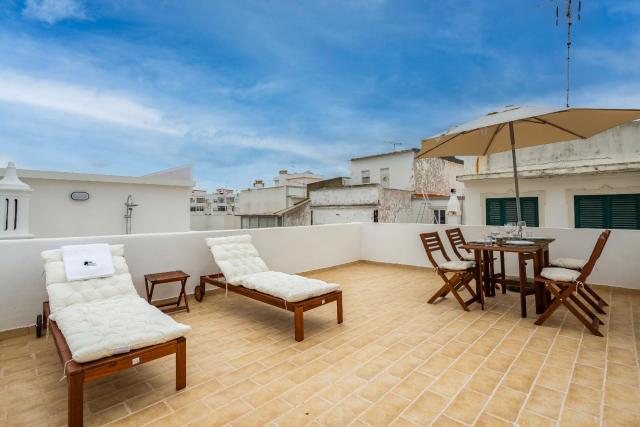 Tia Anica House II - apartment with terrace in central Fuseta beach village