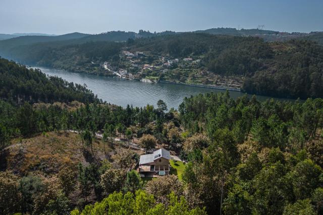 Private country house with hot tub and river view only 25 minutes away from Oporto