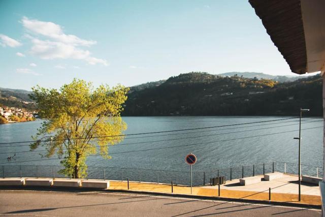 Douro Bay House