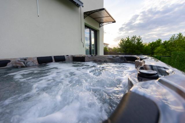 Jacuzzi & luxury house