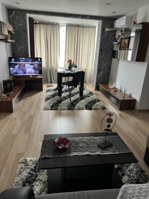 Apartament 3 camere ,elegant și confortabil,centru orașului