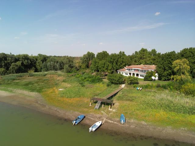 Vila Lac - Ecohotel - Domeniul Sarulesti by the Lake