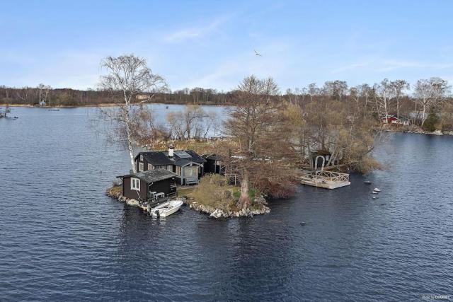 Helt egen Ö - Ingen stress och inga grannar