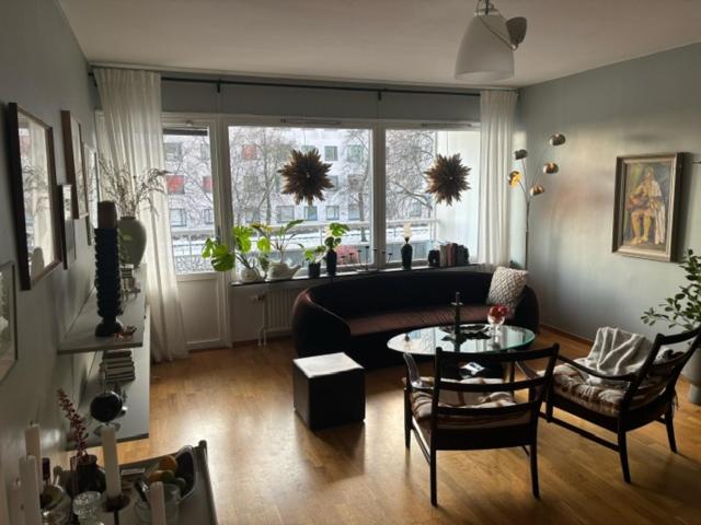 Apartment close to metro and shopping, Skärholmen