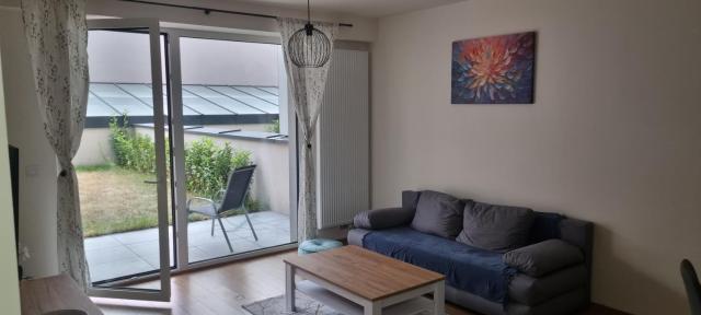 Garden Apartment, free private garage parking