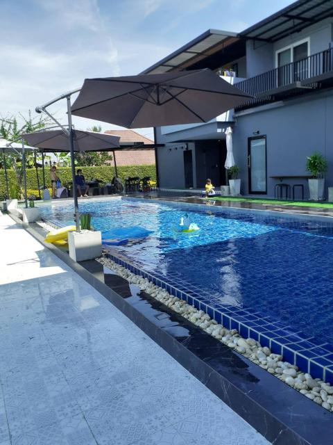 Family Pool View บ้านพักครอบครัวและสระว่ายน้ำ