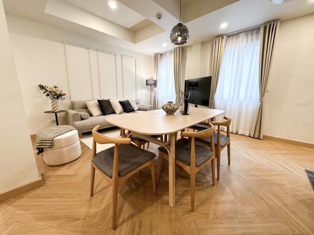 Upscale 3-bedroom 3-bathroom suite 1 min to BTS Prompong