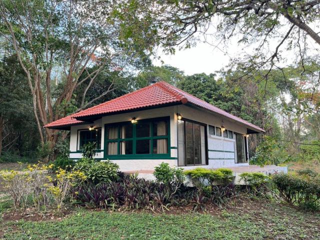 Baan Korbsuk Teak Cabins 3-4