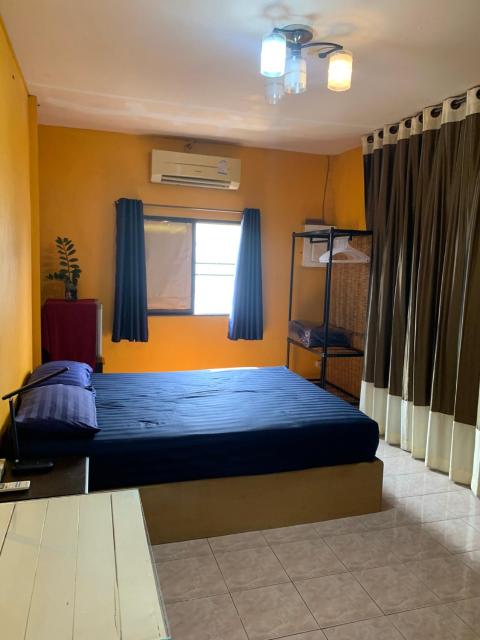 Private room with AC and fan, near Rajapruek Park