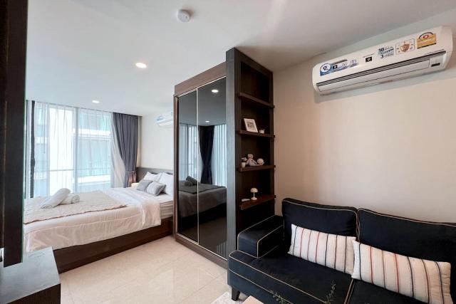 Viva Patong Apartment B402, Close to Patong's Nightlife, Beach & More