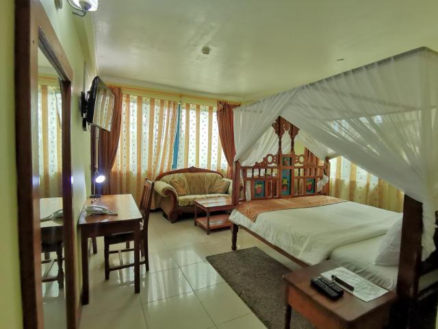 New Safari Hotel