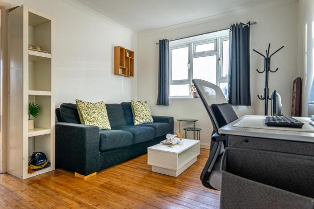 Stylish & Close Connected 1-Bed