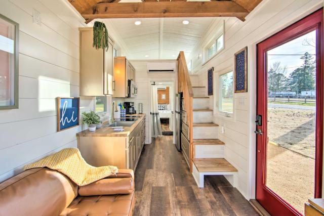 Daingerfield Tiny Home with Shared Dock and Lake View!