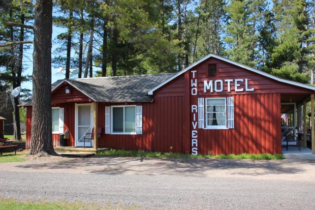 Two Rivers Motel and Cabins of Kenton, MI