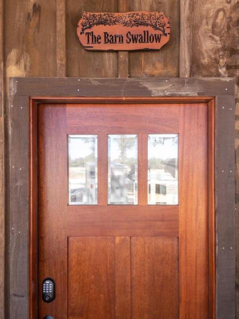 The Barn Swallow Cabin 15MIN to Magnolia Baylor