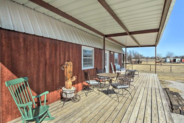 Boyd Countryside Cabin with Patio and Farm Views