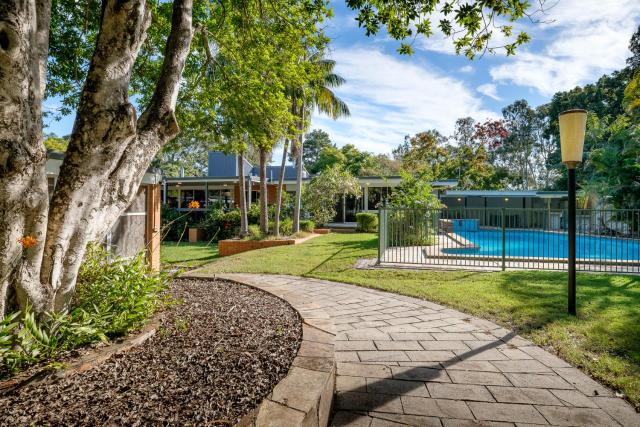 Spacious Hideaway Retreat, Brookfield, Brisbane