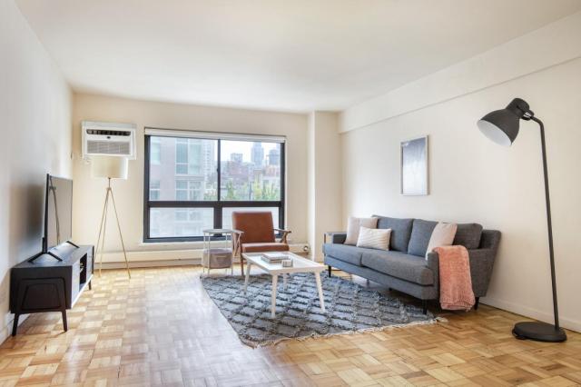 Midtown E 2BR w WD nr Central Park NYC-531