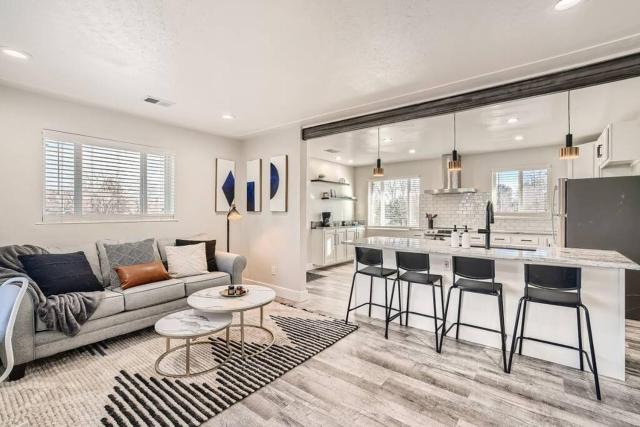 NEW Luxurious Modern Space just West of Denver