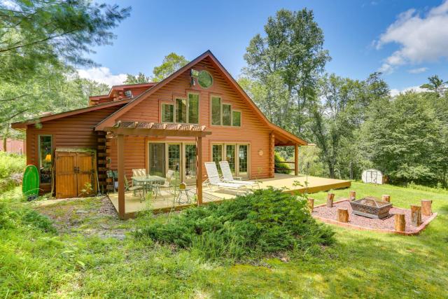 Milanville Cabin with Fire Pit, 1 Mi to River!